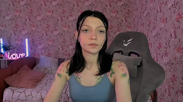 Lolly Haze online show from 12/17/25, 04:39