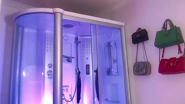 Snapshot of sexy-luna-star-ts chatting on 11/05/25, 08:01 sexy-luna-star-ts online show from 11/05/25, 08:01