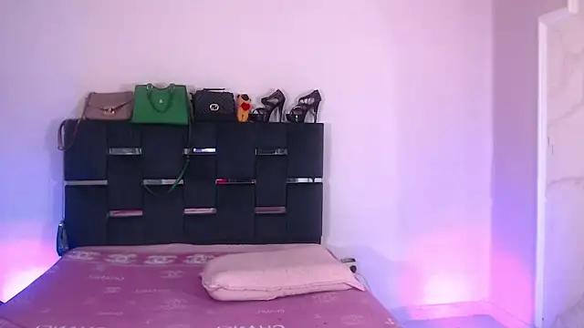 Snapshot of sexy-luna-star-ts chatting on 11/01/25, 03:13 sexy-luna-star-ts online show from 11/01/25, 03:13