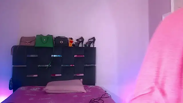 Snapshot of sexy-luna-star-ts chatting on 10/31/25, 06:54 sexy-luna-star-ts online show from 10/31/25, 06:54