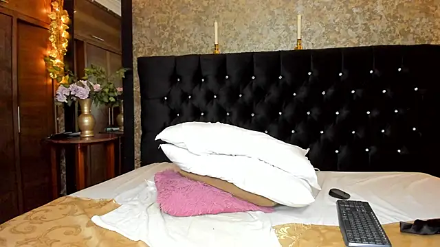 Snapshot of emma_xuee chatting on 03/12/25, 01:36 emma xuee online show from 03/12/25, 01:36