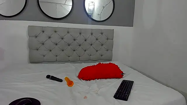 Sophie and andress online show from 10/03/25, 10:33