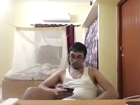 Snapshot of THE_NAKED_BOY chatting on 09/18/25, 02:09 THE NAKED BOY online show from 09/18/25, 02:09