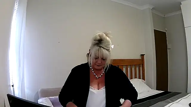 Miahotmilf online show from 12/27/24, 05:48