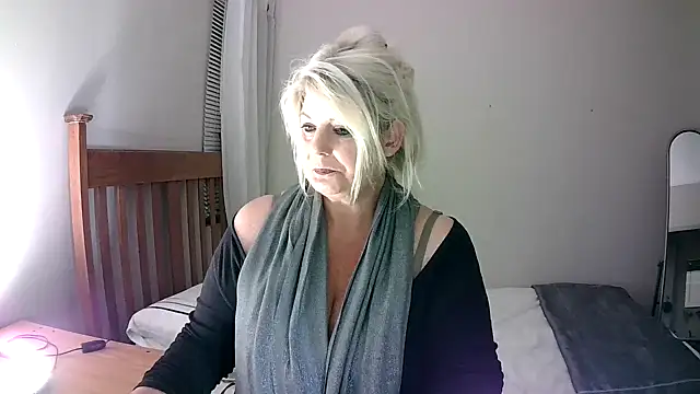 Miahotmilf online show from 01/10/25, 11:29