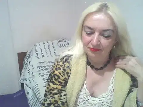 Snapshot of Meri798 chatting on 09/27/25, 07:53 Meri798 online show from 09/27/25, 07:53