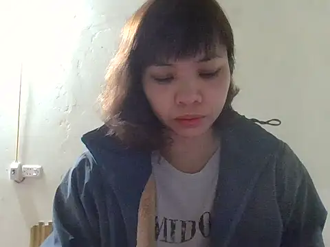 Angela-Eira online show from 12/17/25, 08:58