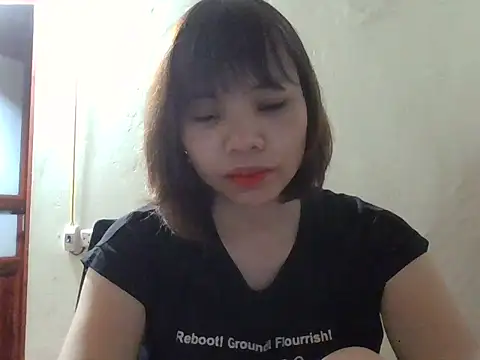 Angela-Eira online show from 10/04/25, 09:49