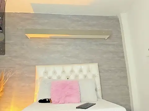 Snapshot of thararouse chatting on 03/19/25, 12:23 thararouse online show from 03/19/25, 12:23