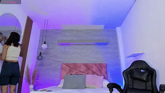 Snapshot of thararouse chatting on 11/10/25, 12:21 thararouse online show from 11/10/25, 12:21