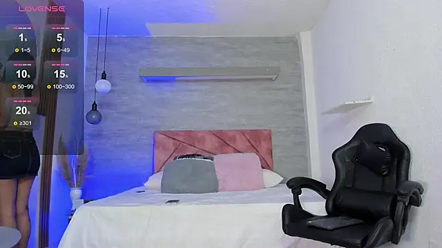 Snapshot of thararouse chatting on 12/05/25, 12:26 thararouse online show from 12/05/25, 12:26