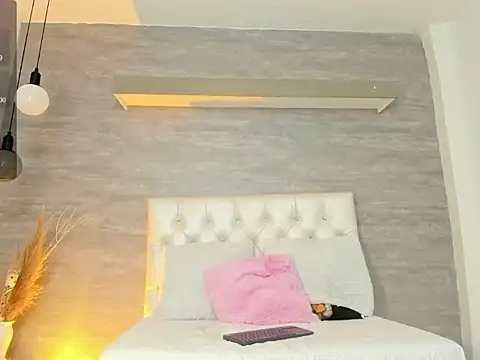 Snapshot of thararouse chatting on 03/12/25, 12:26 thararouse online show from 03/12/25, 12:26