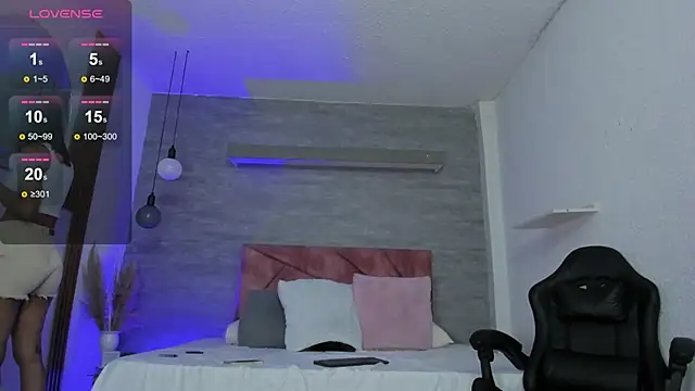 Snapshot of thararouse chatting on 11/19/25, 12:16 thararouse online show from 11/19/25, 12:16