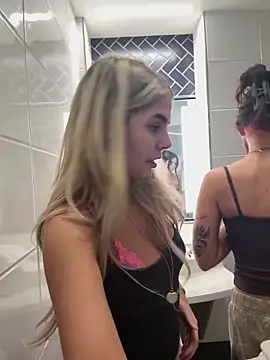 Snapshot of delicioussdixie chatting on 10/31/25, 05:59 delicioussdixie online show from 10/31/25, 05:59