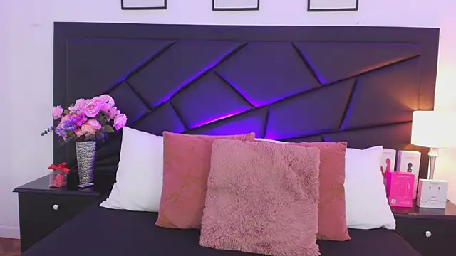 Snapshot of SophieCarther chatting on 10/02/25, 12:30 SophieCarther online show from 10/02/25, 12:30