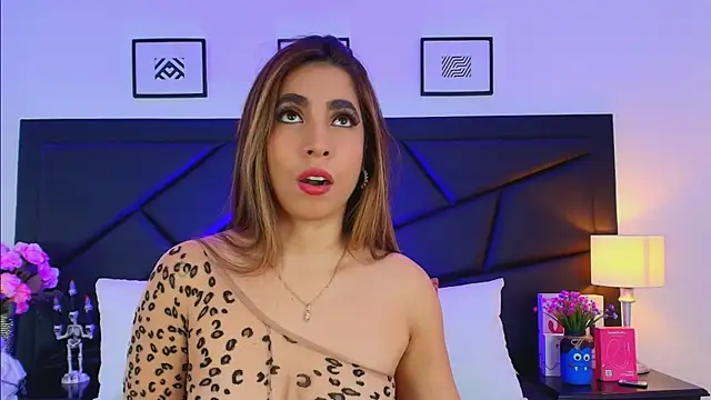 Snapshot of SophieCarther chatting on 10/19/25, 12:30 SophieCarther online show from 10/19/25, 12:30