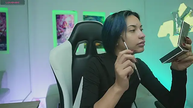 KayraOwen online show from 12/04/25, 12:15