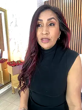 MonicaMoret online show from 10/06/25, 12:17