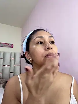 MonicaMoret online show from 12/20/25, 12:41