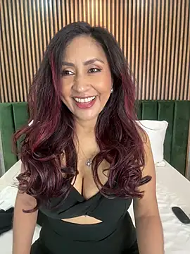 Snapshot of MonicaMoret chatting on 03/19/26, 12:49 MonicaMoret online show from 03/19/26, 12:49