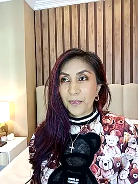 MonicaMoret online show from 03/18/25, 12:06