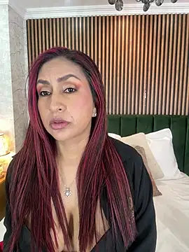 Snapshot of MonicaMoret chatting on 04/15/26, 12:32 MonicaMoret online show from 04/15/26, 12:32