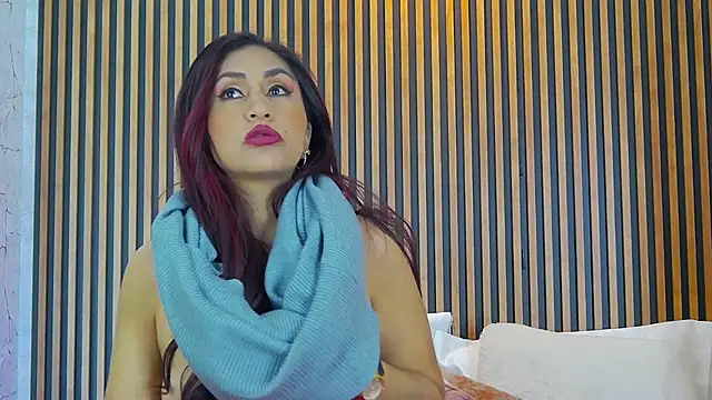 MonicaMoret online show from 09/30/25, 12:22