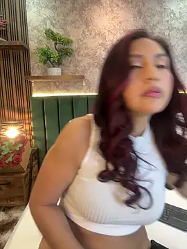 Snapshot of MonicaMoret chatting on 06/18/26, 12:32 MonicaMoret online show from 06/18/26, 12:32