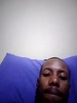 Snapshot of bobzerr chatting on 11/14/25, 08:34 bobzerr online show from 11/14/25, 08:34