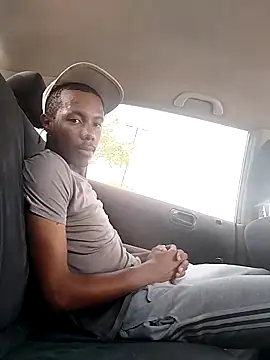 Snapshot of bobzerr chatting on 02/13/26, 10:26 bobzerr online show from 02/13/26, 10:26