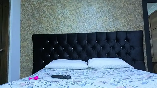 stella xue online show from 11/04/25, 10:46