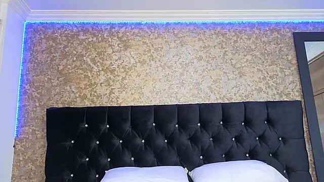 stella xue online show from 10/30/25, 10:06