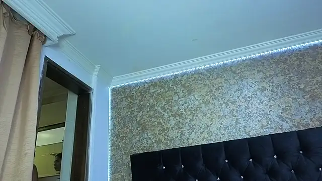 stella xue online show from 11/08/25, 08:34