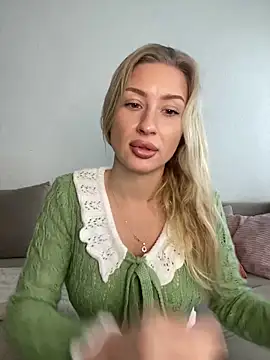 belle98 online show from 12/15/25, 12:33