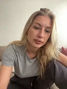 belle98 online show from 10/31/25, 12:57