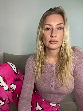 Snapshot of belle98 chatting on 02/11/26, 10:04 belle98 online show from 02/11/26, 10:04