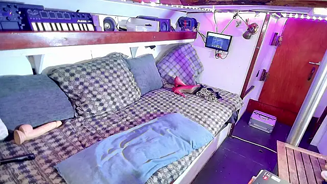 Honeykiss23 online show from 11/16/25, 07:40