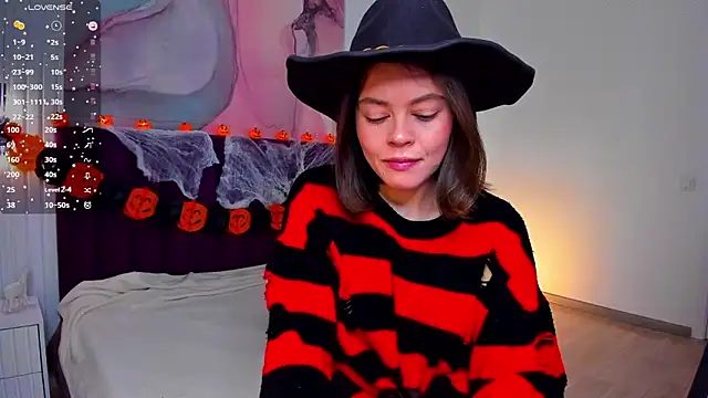 Kelly Cuutie online show from 10/24/25, 01:26