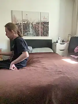 Snapshot of Dudetime chatting on 10/29/25, 12:37 Dudetime online show from 10/29/25, 12:37