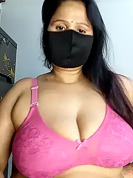 Snapshot of Tishani chatting on 02/05/25, 12:49 Tishani online show from 02/05/25, 12:49