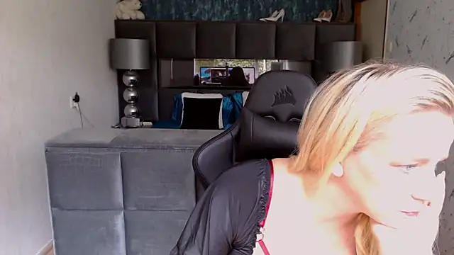 Snapshot of Wendysexyx chatting on 09/21/25, 08:19 Wendysexyx online show from 09/21/25, 08:19