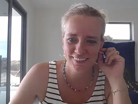 Snapshot of Wendysexyx chatting on 10/20/25, 04:07 Wendysexyx online show from 10/20/25, 04:07