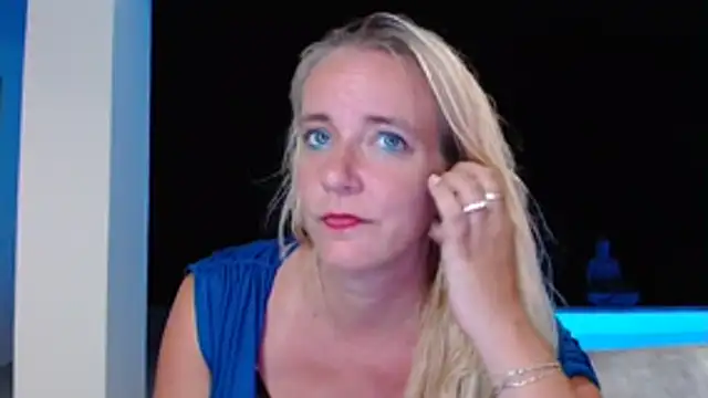 Snapshot of Wendysexyx chatting on 10/25/25, 12:10 Wendysexyx online show from 10/25/25, 12:10