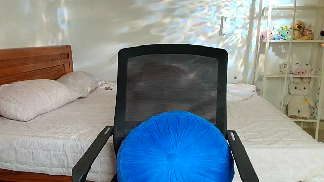 Baby Claraa online show from 04/11/26, 03:36