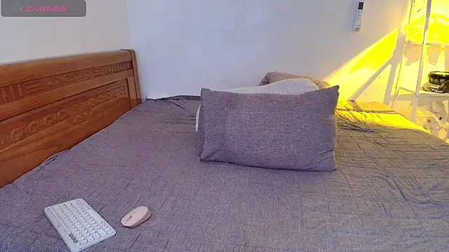 Baby Claraa online show from 05/12/26, 04:09