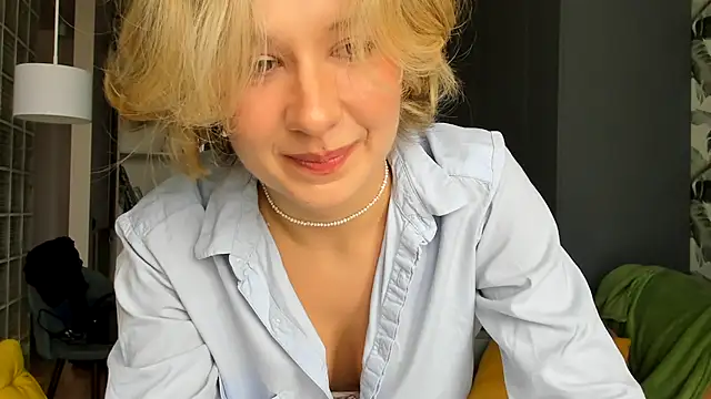 Lilith lutherlow online show from 12/21/25, 11:23