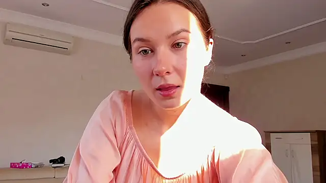 Lilith lutherlow online show from 02/22/25, 09:45