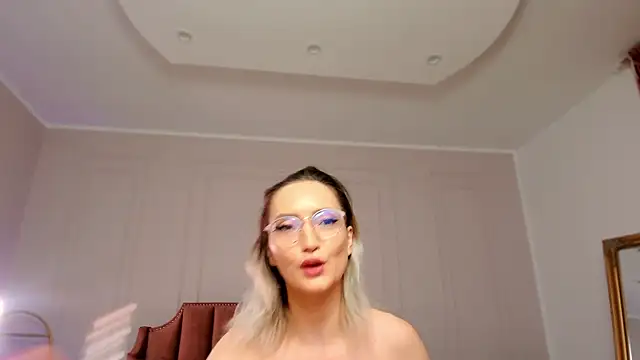 CharmingAnnie online show from 10/08/25, 05:46