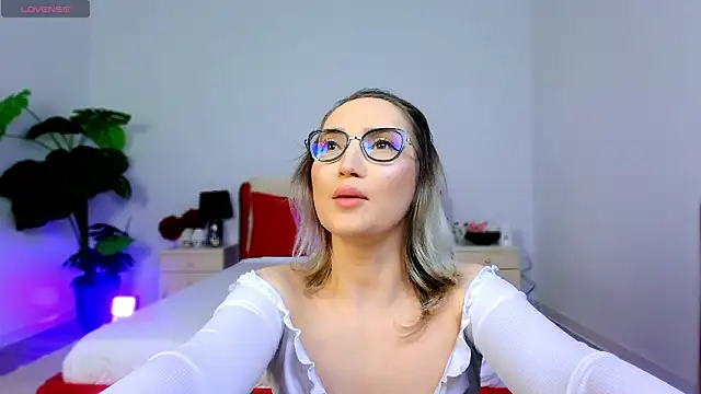 CharmingAnnie online show from 04/14/26, 05:40