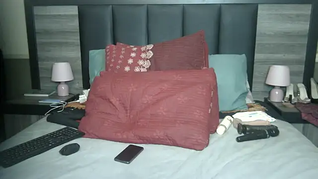 Snapshot of BigButt-MomJ75 chatting on 09/19/25, 12:25 BigButt-MomJ75 online show from 09/19/25, 12:25